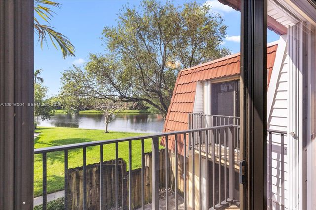 9950 NW 6th Pl, Plantation, FL 33324