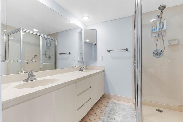 9950 NW 6th Pl, Plantation, FL 33324