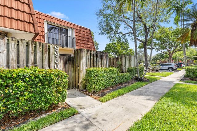 9950 NW 6th Pl, Plantation, FL 33324