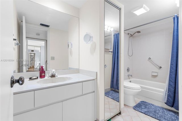 9950 NW 6th Pl, Plantation, FL 33324