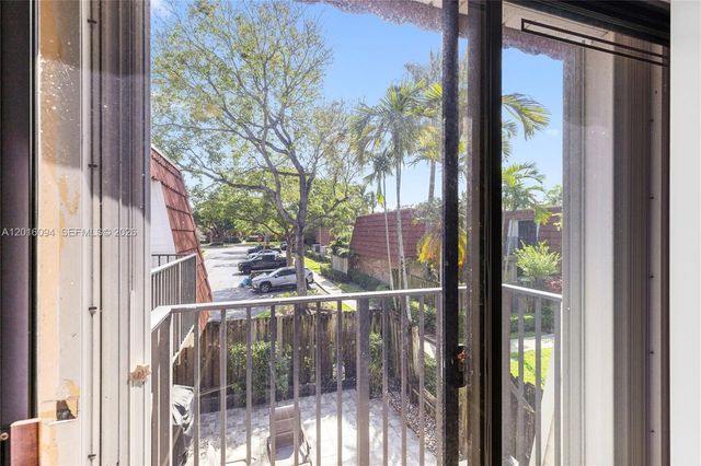 9950 NW 6th Pl, Plantation, FL 33324