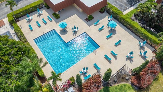 9950 NW 6th Pl, Plantation, FL 33324