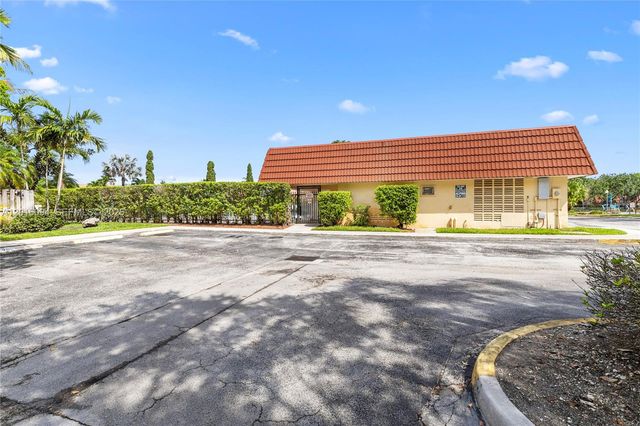 9950 NW 6th Pl, Plantation, FL 33324