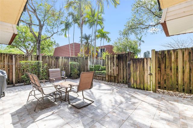 9950 NW 6th Pl, Plantation, FL 33324