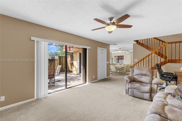 9950 NW 6th Pl, Plantation, FL 33324