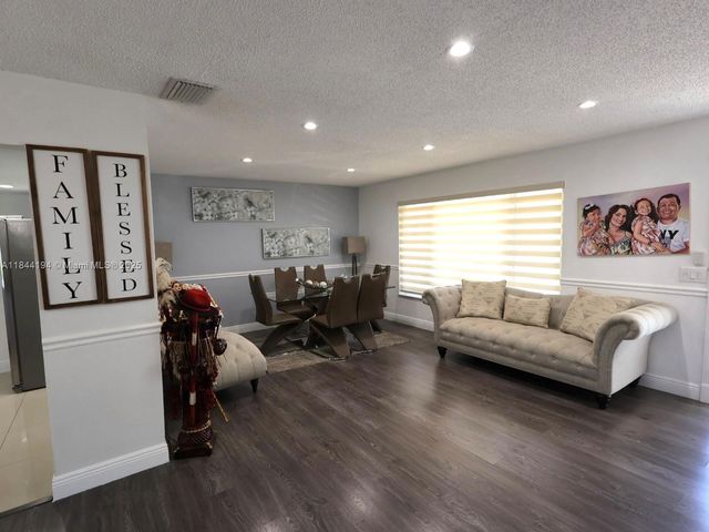 9170 NW 24th Pl, Sunrise, FL 33322
