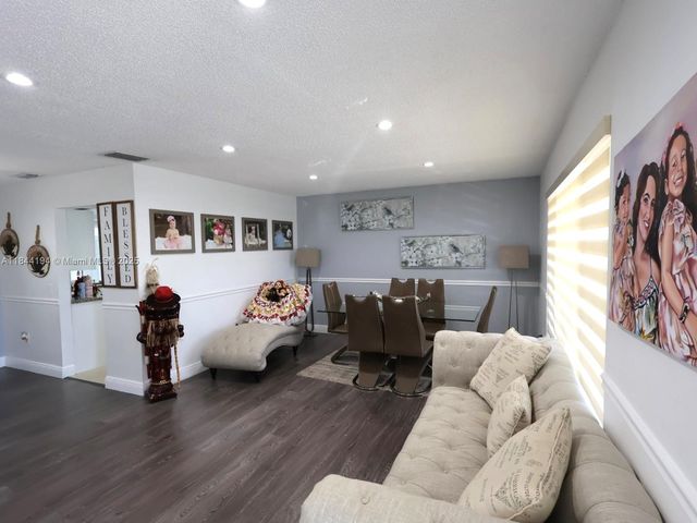 9170 NW 24th Pl, Sunrise, FL 33322