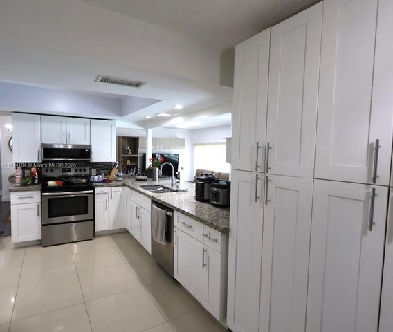 9170 NW 24th Pl, Sunrise, FL 33322