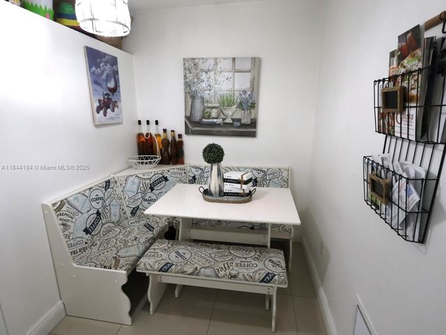 9170 NW 24th Pl, Sunrise, FL 33322