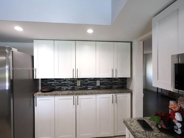 9170 NW 24th Pl, Sunrise, FL 33322