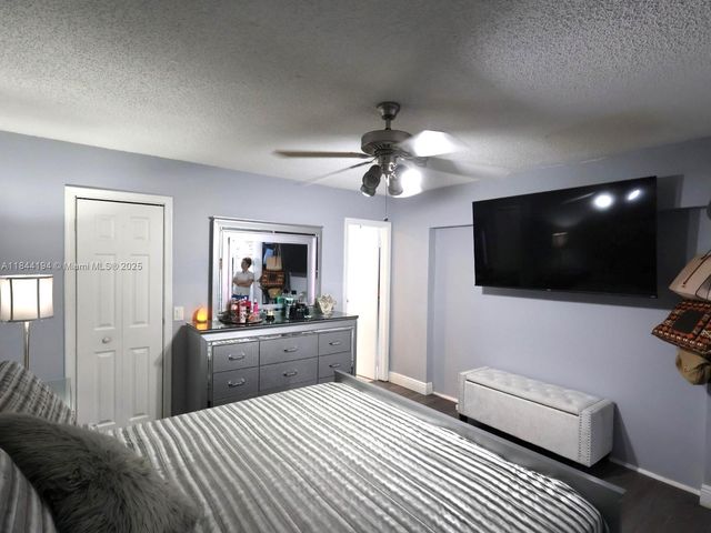 9170 NW 24th Pl, Sunrise, FL 33322
