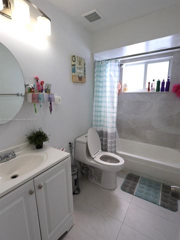 9170 NW 24th Pl, Sunrise, FL 33322