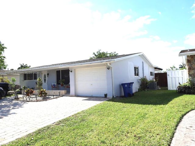 9170 NW 24th Pl, Sunrise, FL 33322