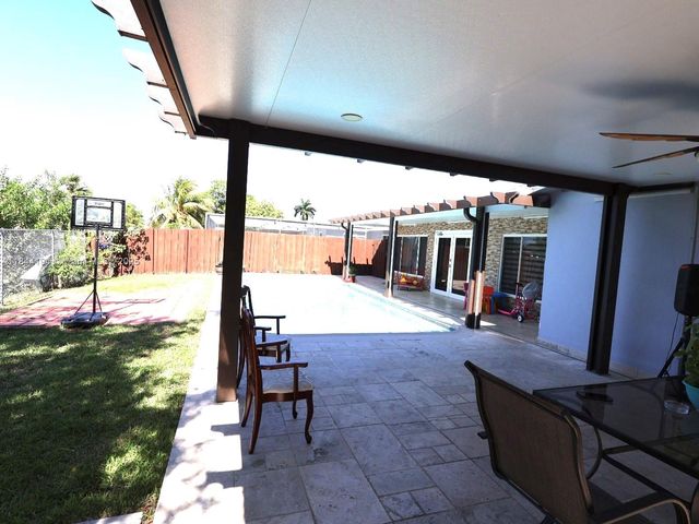 9170 NW 24th Pl, Sunrise, FL 33322