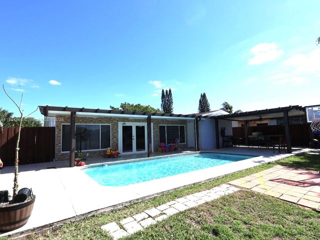 9170 NW 24th Pl, Sunrise, FL 33322