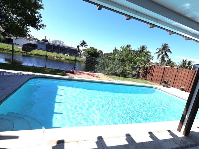 9170 NW 24th Pl, Sunrise, FL 33322
