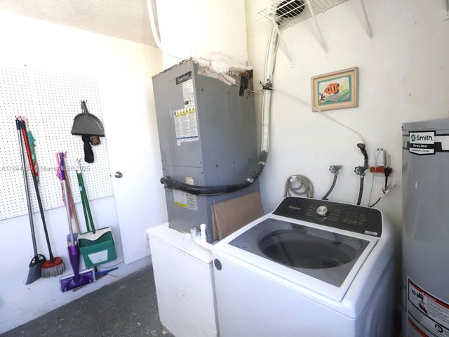 9170 NW 24th Pl, Sunrise, FL 33322