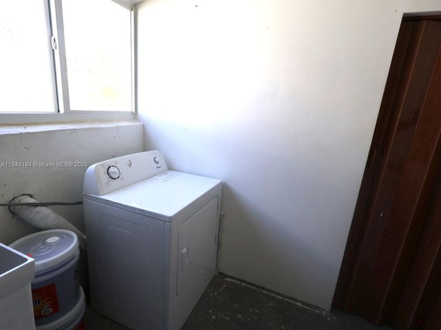 9170 NW 24th Pl, Sunrise, FL 33322