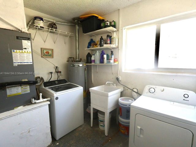 9170 NW 24th Pl, Sunrise, FL 33322