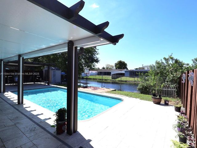 9170 NW 24th Pl, Sunrise, FL 33322