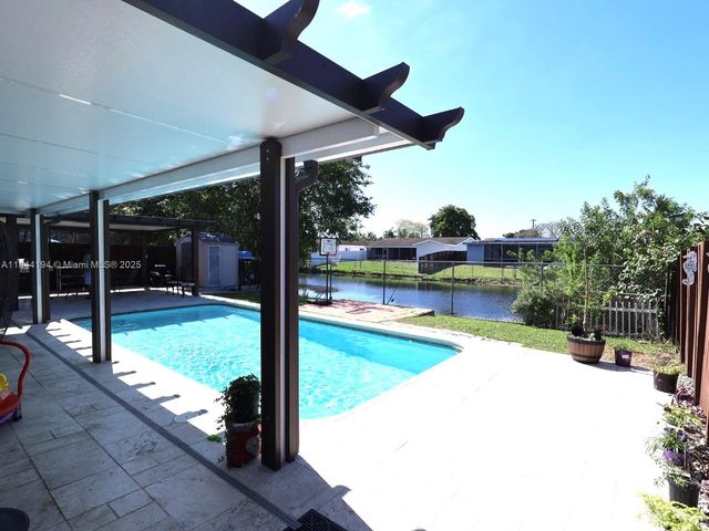9170 NW 24th Pl, Sunrise, FL 33322