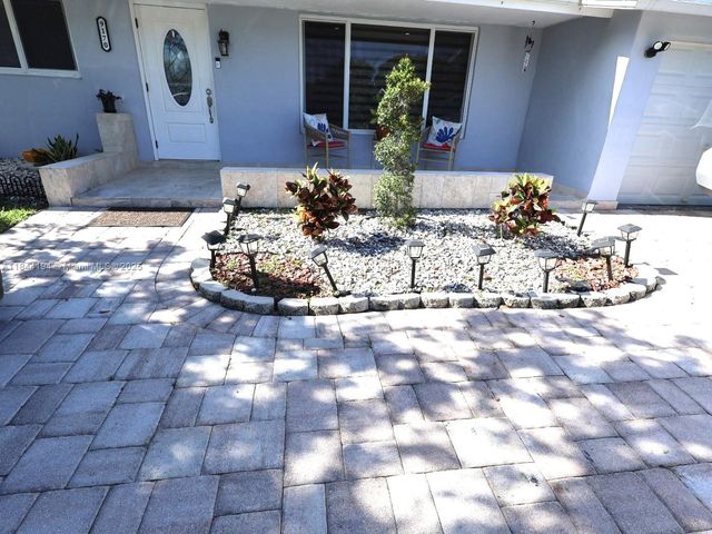 9170 NW 24th Pl, Sunrise, FL 33322
