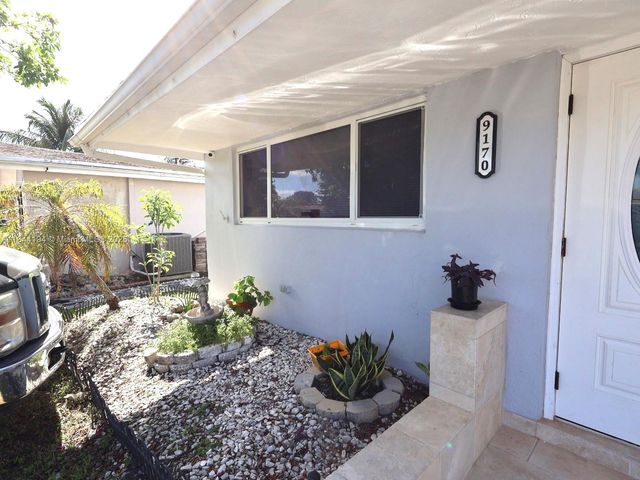 9170 NW 24th Pl, Sunrise, FL 33322