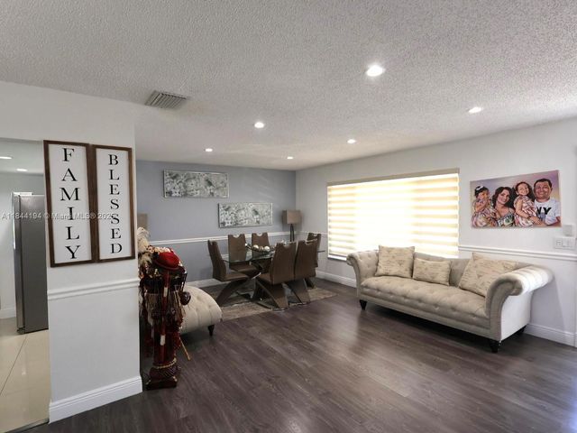 9170 NW 24th Pl, Sunrise, FL 33322