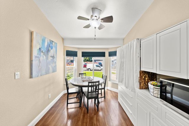 10 Smokey Leaf Ct, Sacramento, CA 95838