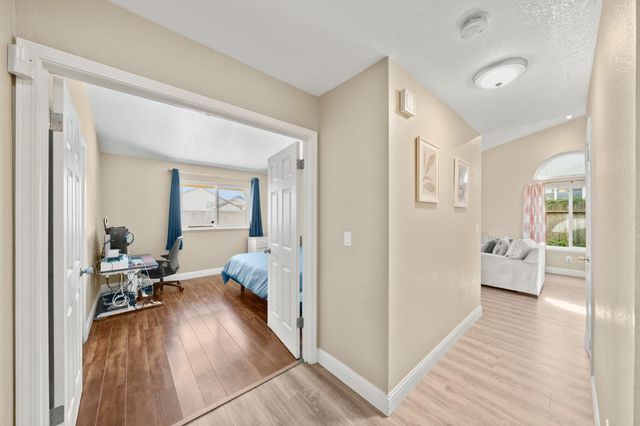 10 Smokey Leaf Ct, Sacramento, CA 95838