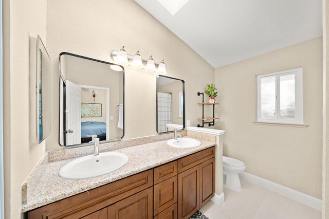 10 Smokey Leaf Ct, Sacramento, CA 95838