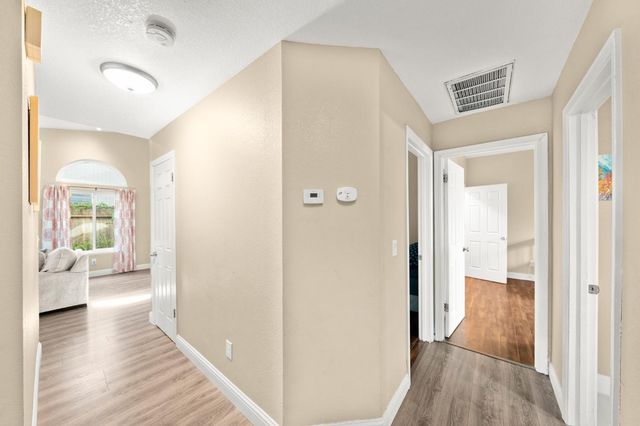 10 Smokey Leaf Ct, Sacramento, CA 95838