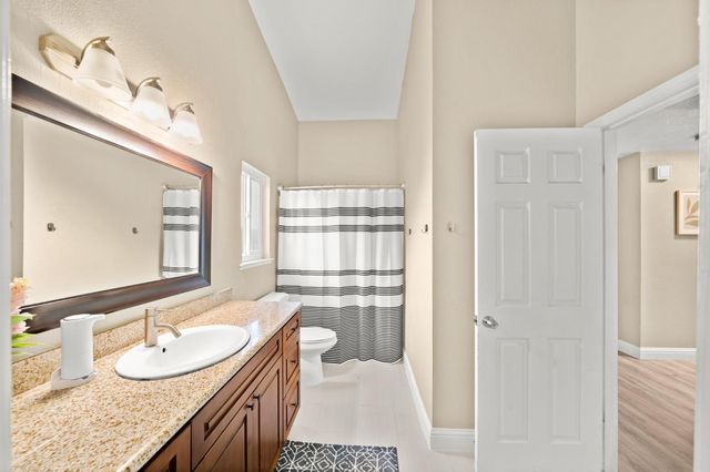 10 Smokey Leaf Ct, Sacramento, CA 95838