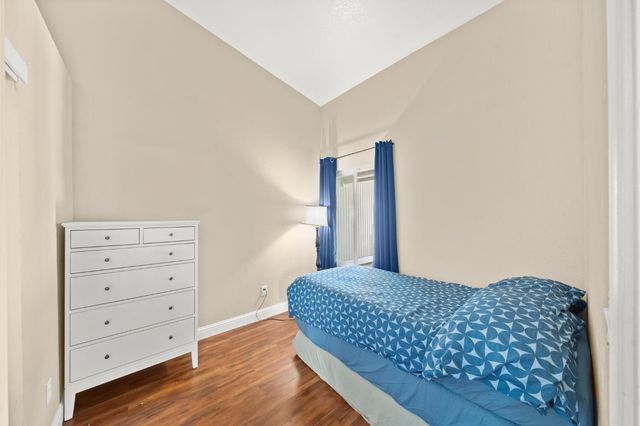 10 Smokey Leaf Ct, Sacramento, CA 95838