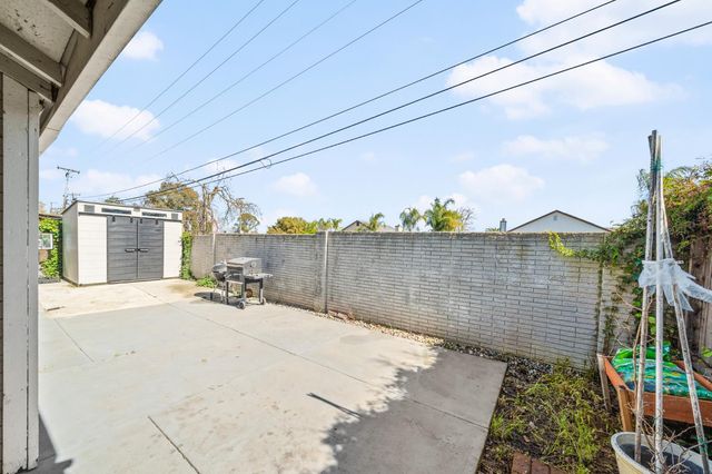 10 Smokey Leaf Ct, Sacramento, CA 95838