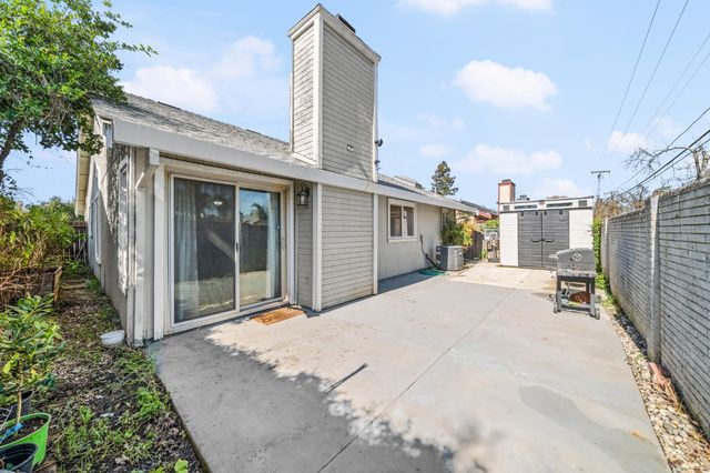 10 Smokey Leaf Ct, Sacramento, CA 95838