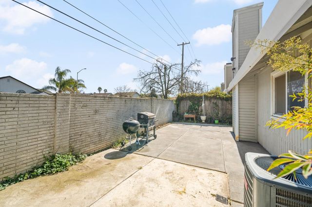 10 Smokey Leaf Ct, Sacramento, CA 95838