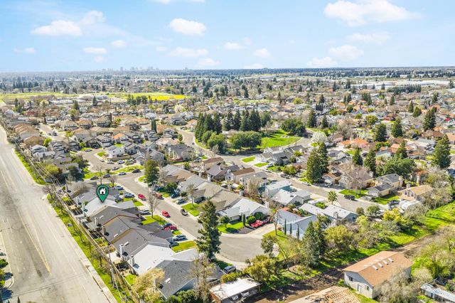 10 Smokey Leaf Ct, Sacramento, CA 95838