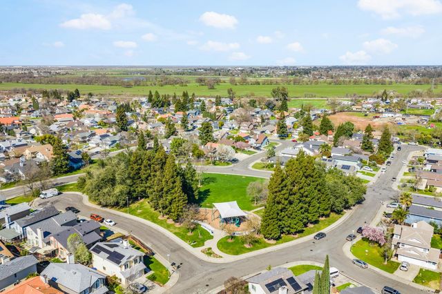 10 Smokey Leaf Ct, Sacramento, CA 95838