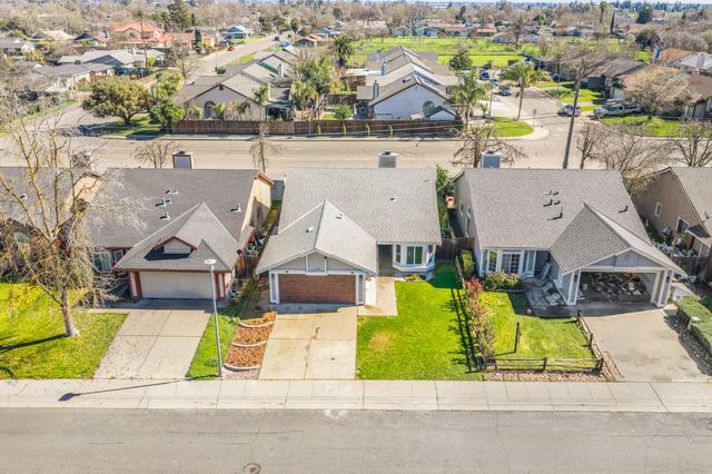 10 Smokey Leaf Ct, Sacramento, CA 95838