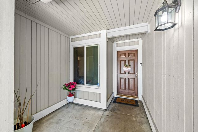 10 Smokey Leaf Ct, Sacramento, CA 95838