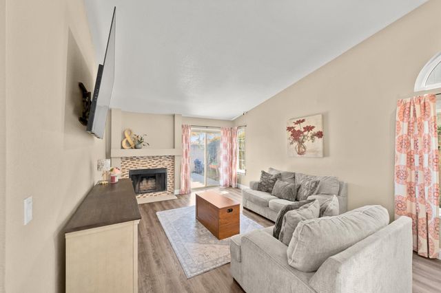 10 Smokey Leaf Ct, Sacramento, CA 95838