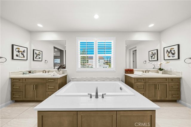 127 Cruiser, Irvine, CA 92618