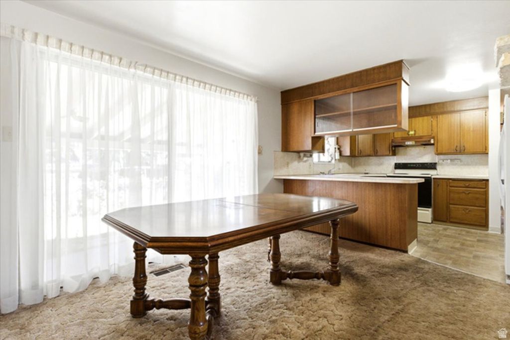 Image 6 of property listing at 827 E 400 S, Orem, UT 84097