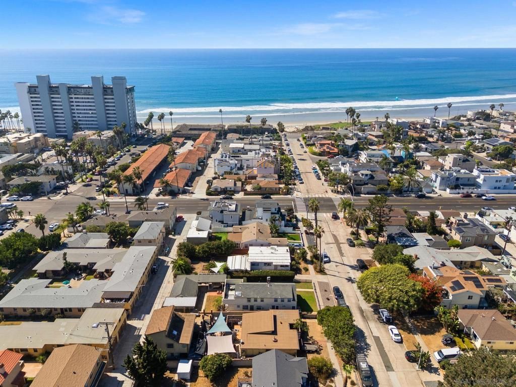 827 829 Law, San Diego, CA 92109 — photo 2