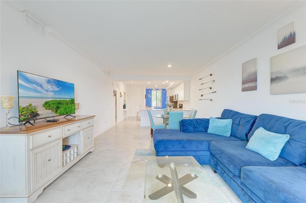Image 11 of property listing at 18114 GAWTHROP DRIVE 204, Bradenton, FL 34211