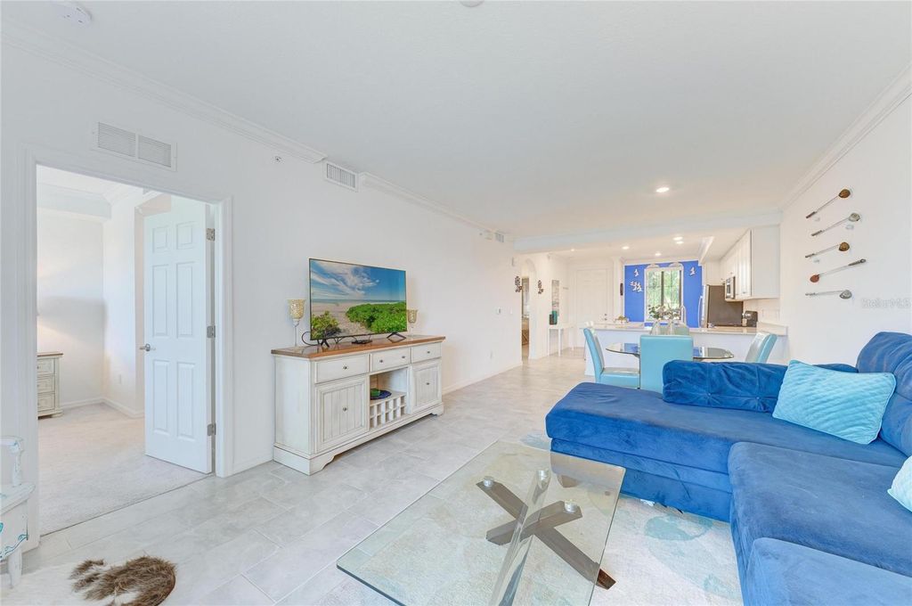 Image 12 of property listing at 18114 GAWTHROP DRIVE 204, Bradenton, FL 34211