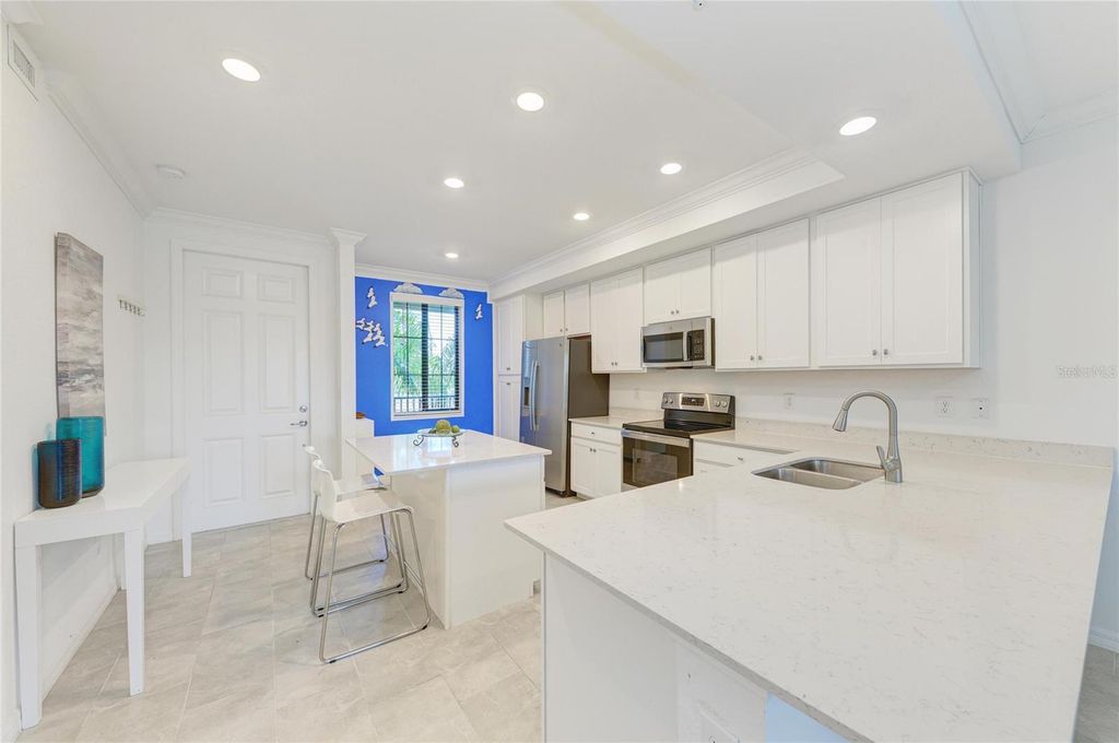 Image 15 of property listing at 18114 GAWTHROP DRIVE 204, Bradenton, FL 34211