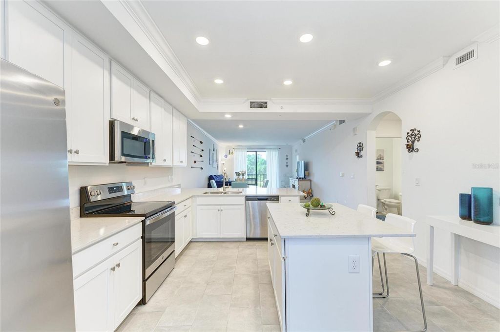 Image 17 of property listing at 18114 GAWTHROP DRIVE 204, Bradenton, FL 34211