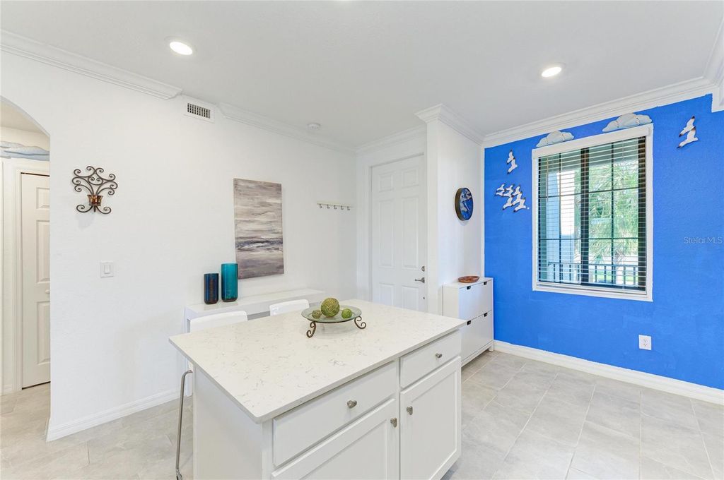 Image 19 of property listing at 18114 GAWTHROP DRIVE 204, Bradenton, FL 34211